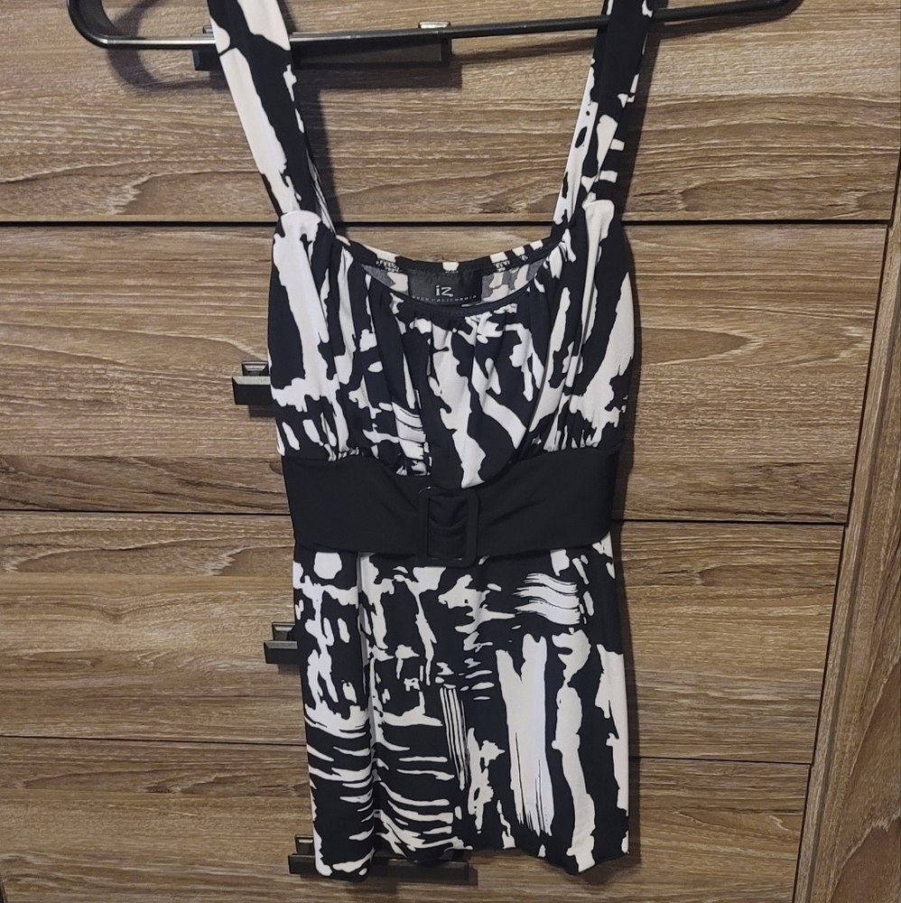 IZ Byer black and white top